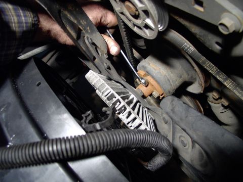 1986 Ford Bronco - All this time there has been clearance enough, on an 80-86, to try the new fan, with the old one still in place. Now it's time to yank the…