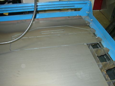 1995 Ford Bronco - A metal sheet shows cut lines, possibly for a new bumper, with a Supermotors.net watermark.