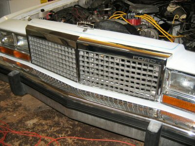 1985 Ford Crown Victoria LTD - Front view of a 1985 Ford Crown Victoria LTD with the hood open, revealing the engine compartment.