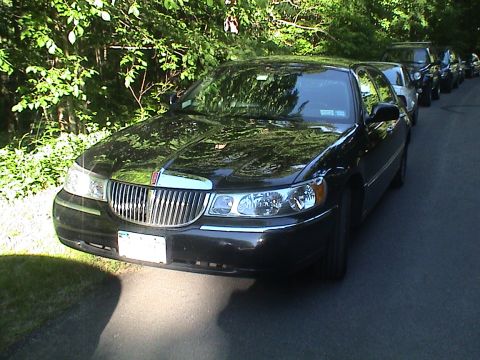 2001 Lincoln Town Car photo