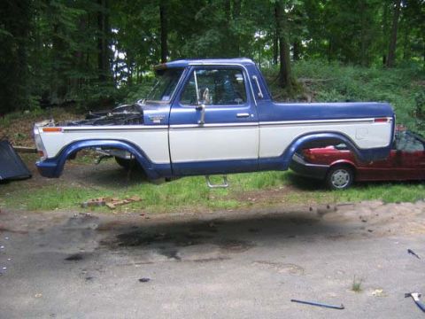 1985 Ford Bronco - Its flying