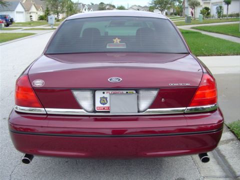 2004 Ford Crown Victoria - Rear, note the marauder-style chrome tail pipes