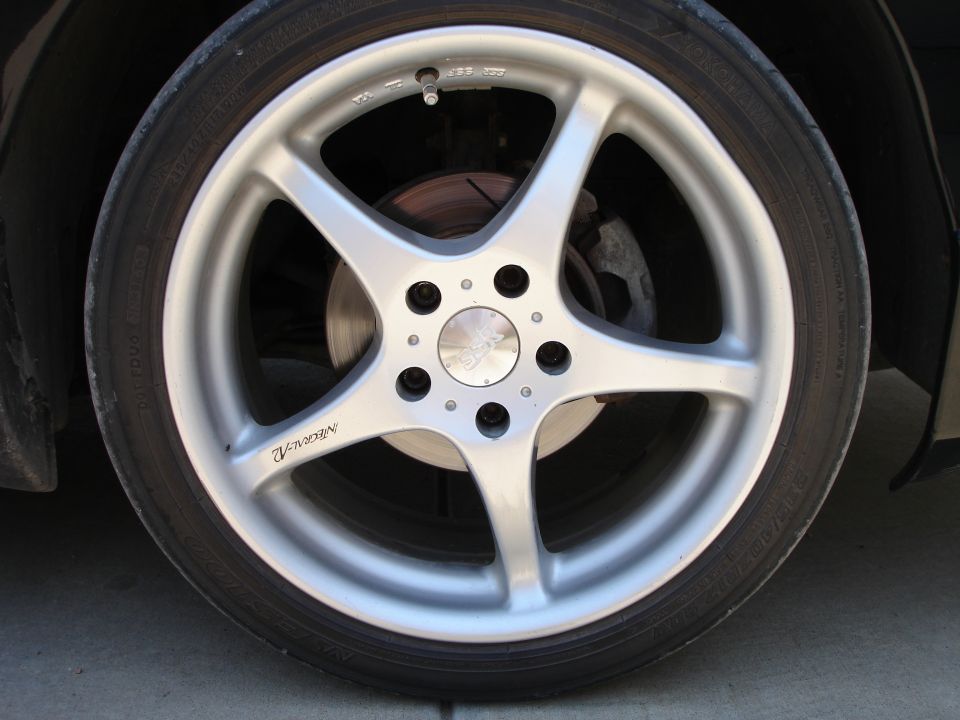 Silver five-spoke alloy wheel with 'Victory' text and a brake rotor