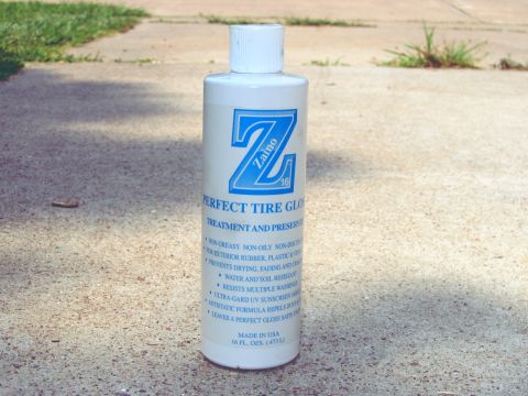 2000 Ford Crown Victoria - Zaino Perfect Tire Gloss is a non-greasy treatment and preserver for exterior rubber, plastic, and vinyl.