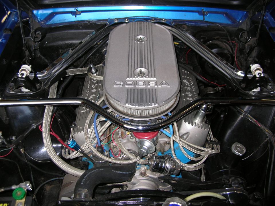 Cobra oval air cleaner on a V8 in a blue engine bay with Monte Carlo bar
