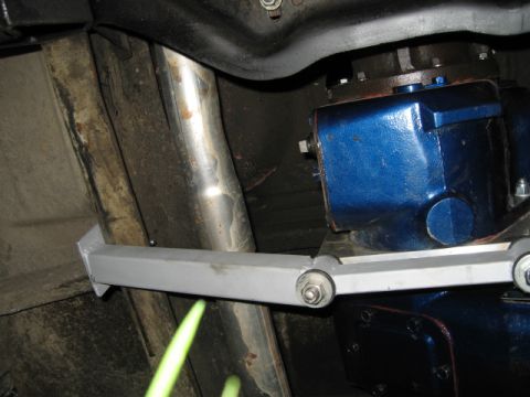 1976 Ford F-150 - An undershot, see how much space is between the two Xmembers, imagine if I didn't have the second one!