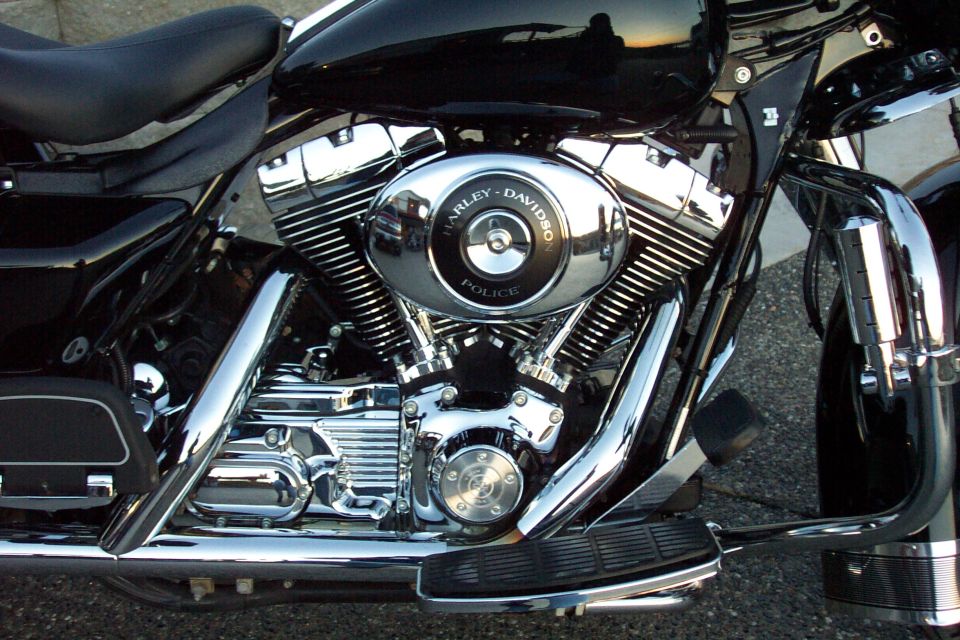 Black Harley-Davidson Police motorcycle engine with chrome details. Text reads 'Harley-Davidson Police'