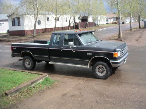 1989 Ford F-250 - New visor installed, all purdied up