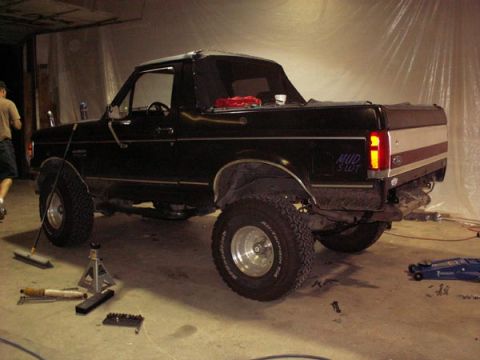1988 Ford Bronco - The reason I'm lifting it another two inches is that my 35" rub the back side of the fender when the wheels are turned and she dips. Some t…