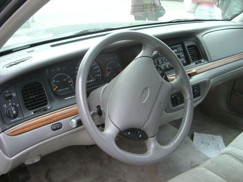 1996 Ford Crown Victoria - The interior of a 1995 Ford Crown Victoria, with a focus on the dashboard and steering wheel.