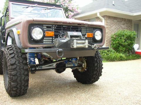 1995 Ford Bronco - Front view of a modified Ford Bronco, a winch and off-road suspension.