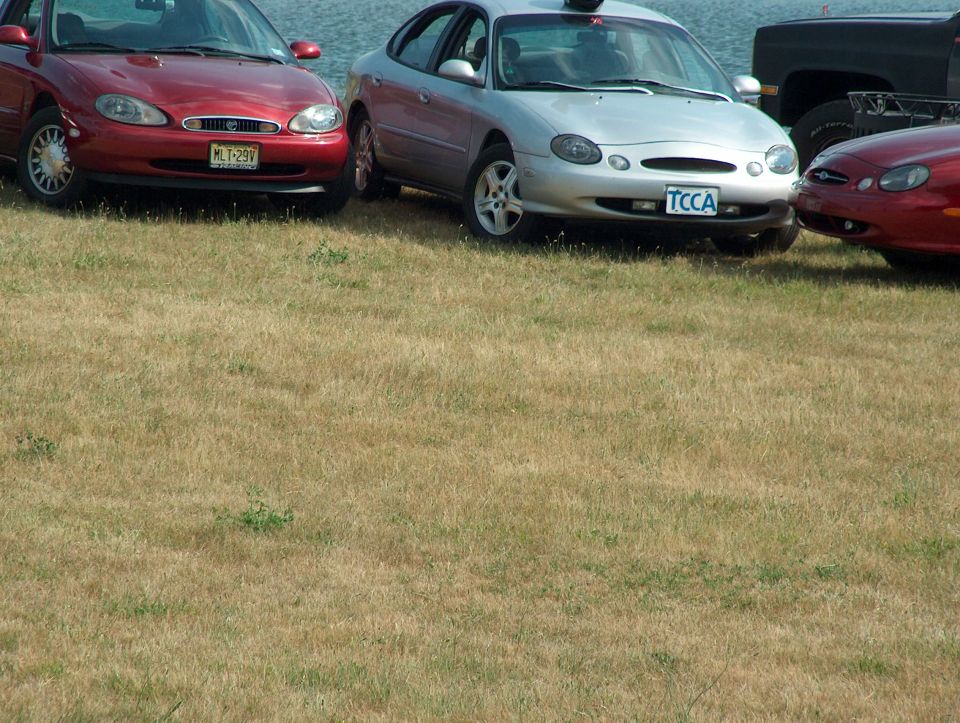 Silver 1998 Ford Taurus 3q front view