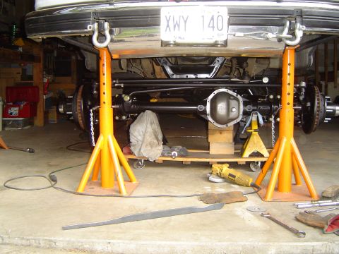 1989 Ford Bronco - Axle under the truck