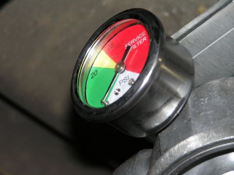 2000 Ford Excursion - A gauge indicates service filter pressure in PSI, with colored zones for status.