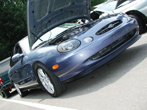 1992 Ford Taurus - The body style suggests a 1998 Ford Taurus, not the claimed 1992 model.