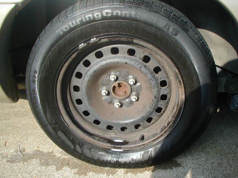 2000 Ford Crown Victoria - Right after I took off my full wheel covers.