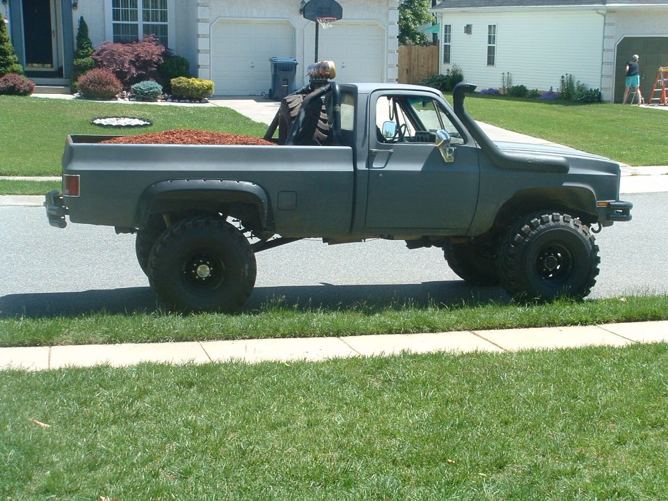 rides like a caddy with 2 yards of mulch....