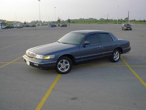 1985 Mercury Grand Marquis - This Mercury Grand Marquis appears to be from the mid-1990s, not 1985.