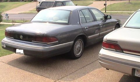 1994 Ford Crown Victoria - Mom's 92 MGM She seems to like running into things...