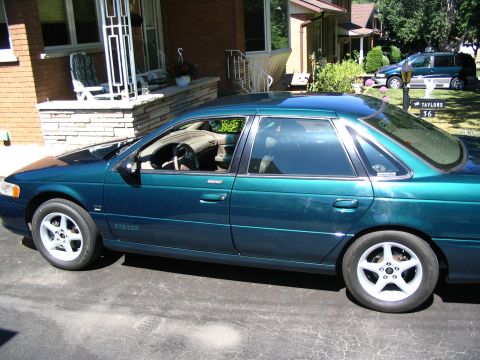 1993 Ford Taurus - Thomas' new car (Pierre's old one)
