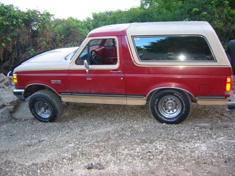 1990 Ford Bronco - this is how a make the tires rub