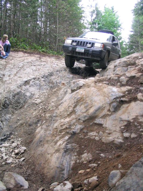 2000 Jeep Cherokee - A Jeep Grand Cherokee tackles a challenging off-road course with steep, rocky inclines.
