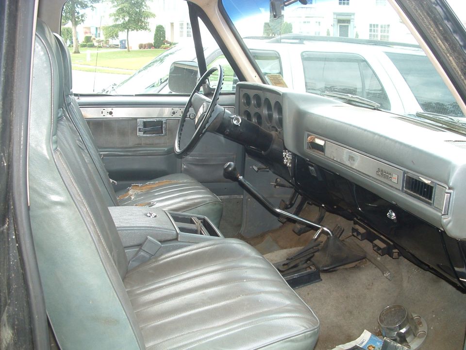 Interior.... Notice a manual trans???