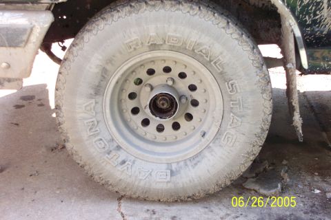 1988 Ford Bronco - Fixed the 4x4 today. Manged to wheel for 20 minutes before breaking the auto hub on the drivers side