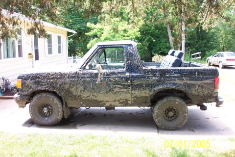1988 Ford Bronco - New Warn Standard hubs installed. 4x4 works great. would have had more fun if we weren't in a drought.