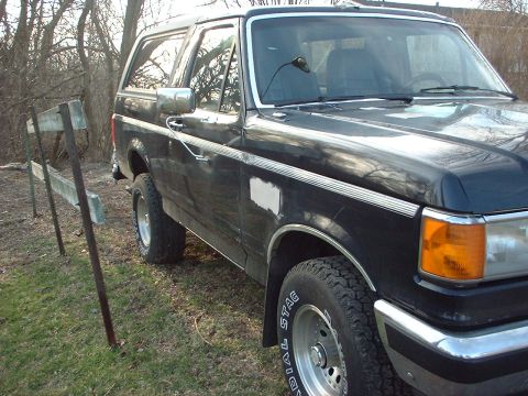 1988 Ford Bronco - Day I brought it home. No power steering, no window motors. Drivers side door is missing panel and handle, door won't open. 2 cylinders mis…