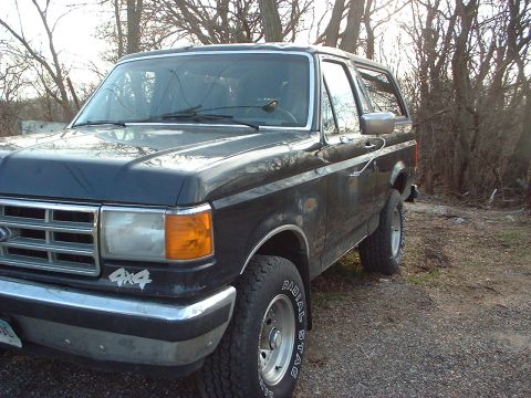 1988 Ford Bronco - Day I brought it home. No power steering, no window motors. Drivers side door is missing panel and handle, door won't open. 2 cylinders mis…