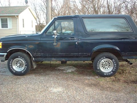1988 Ford Bronco - Day I brought it home. No power steering, no window motors. Drivers side door is missing panel and handle, door won't open. 2 cylinders mis…