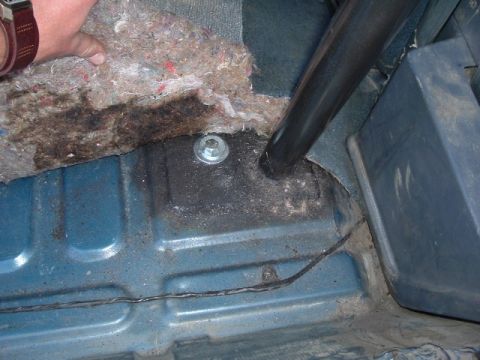 1989 Ford Bronco - better shot of how the cage ties into the body mounts