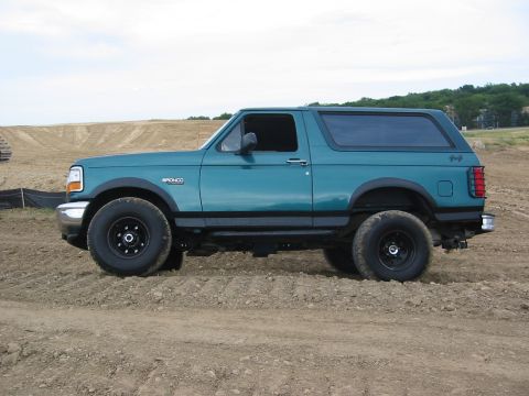 1996 Ford Bronco - too bad all the rocks they pulled up were gone by the time i got here, more to come when the street isn't so busy
