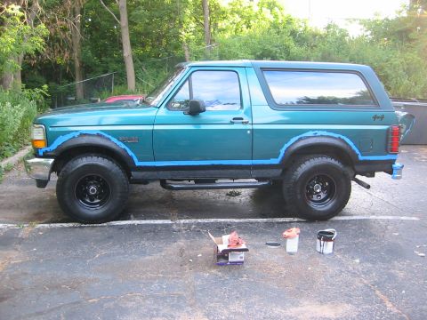 1996 Ford Bronco - just have to wait another 3 hours for it to dry, screw, i took the tape off like an hour after i finshed the last fender.