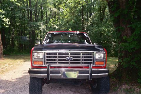 1986 Ford Bronco - Humm need a better bumper