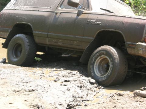 1989 Dodge Power Ram - Hung up on Rear diff and X-member