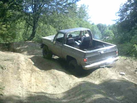 1995 Ford Bronco - Junior trying to climb the hill