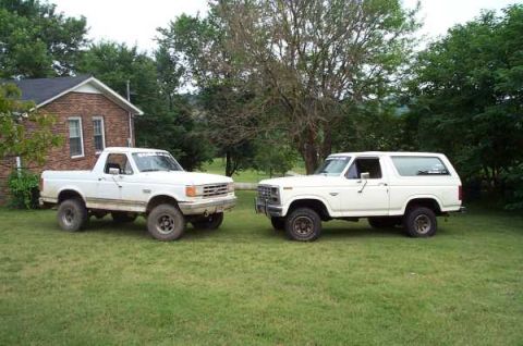 1985 Ford Bronco - My 88 Bronc with a 4" lift and SAS Vs My 85 Bronc with 2.5" lift