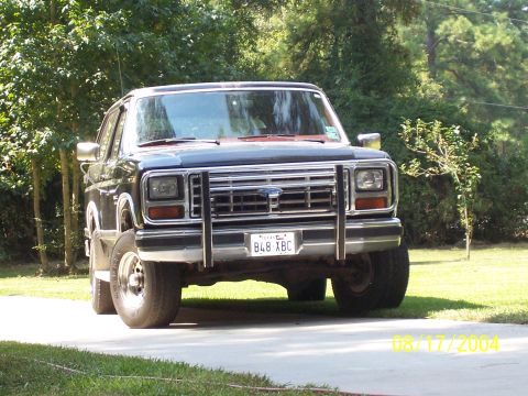 1978 Ford F-150 - This 1978 Ford F-150 is seen from the front, a prominent chrome grille guard and a Texas license plate.