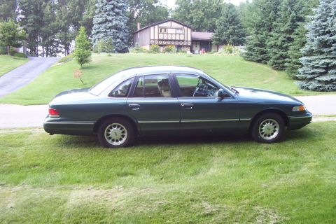 1996 Ford Crown Victoria photo