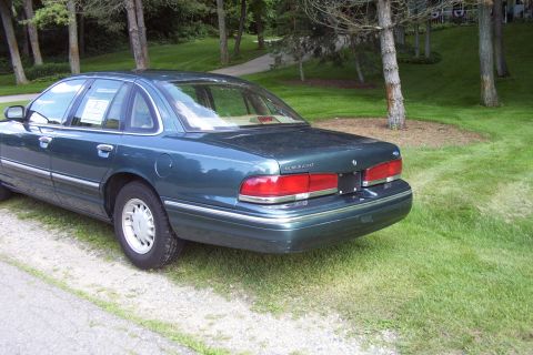 1996 Ford Crown Victoria photo