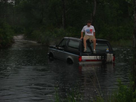 1989 Ford Bronco - Kris after he hydrolocked his motor