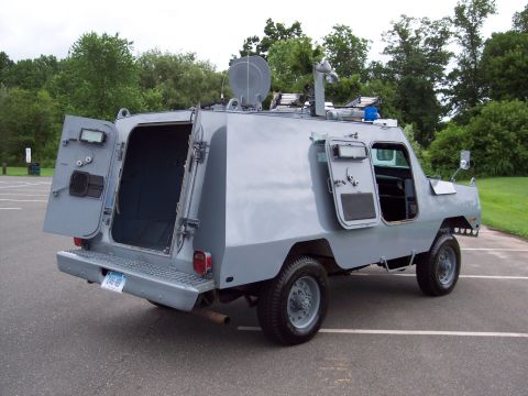 2001 Ford Crown Victoria - This heavily modified van does not resemble a 2001 Ford Crown Victoria.