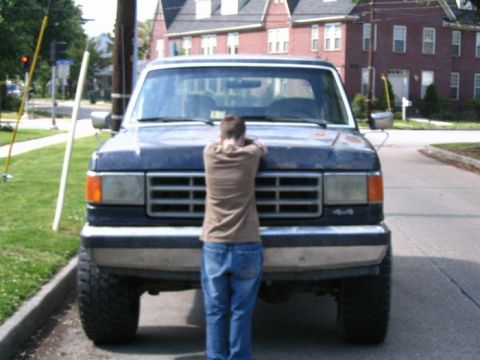 1988 Ford Bronco - shes very big