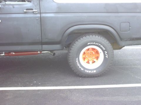 1995 Ford Bronco - This Ford Bronco's body style suggests an earlier model year than claimed.