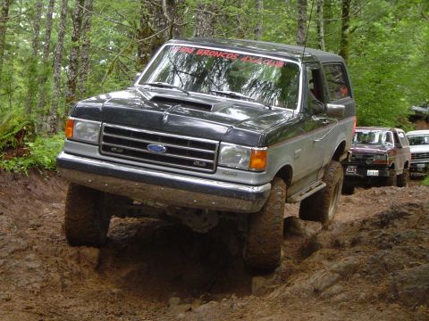 1989 Ford Bronco - Got Jacob to get out and take a couple pics up on Archers