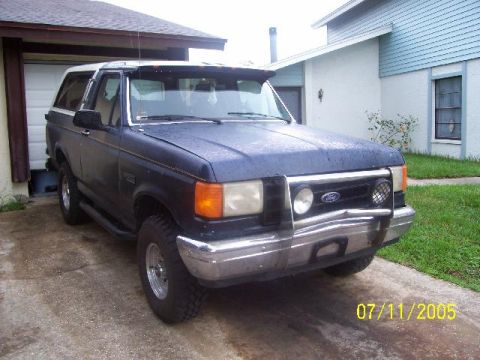 1987 Ford Bronco - 3/4 Passenger