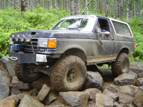 1989 Ford Bronco - Mike playing on the rocks along FB5