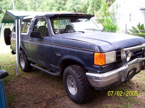 1987 Ford Bronco - 3/4 Front Passenger Side